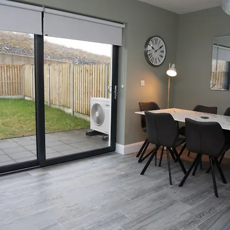 Luxury 3 Bed Town House Dog Friendly Holiday home *